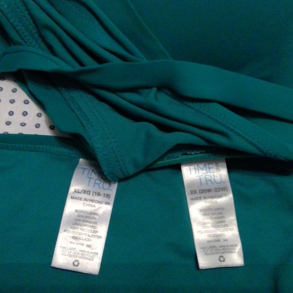 Time and Tru womans plus swimsuit - Picture 3 of 4